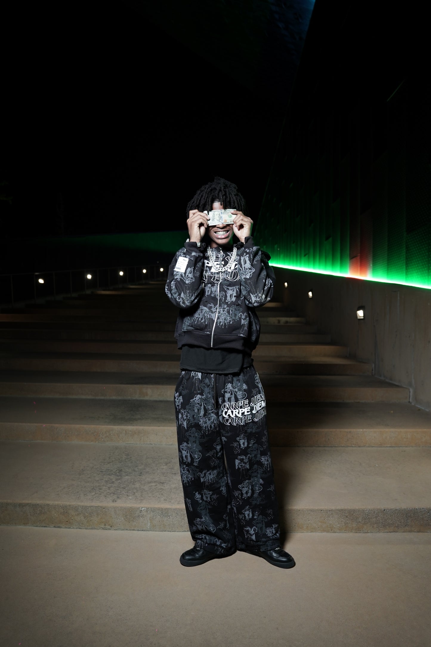 Black “Carper Diem” Oversize set